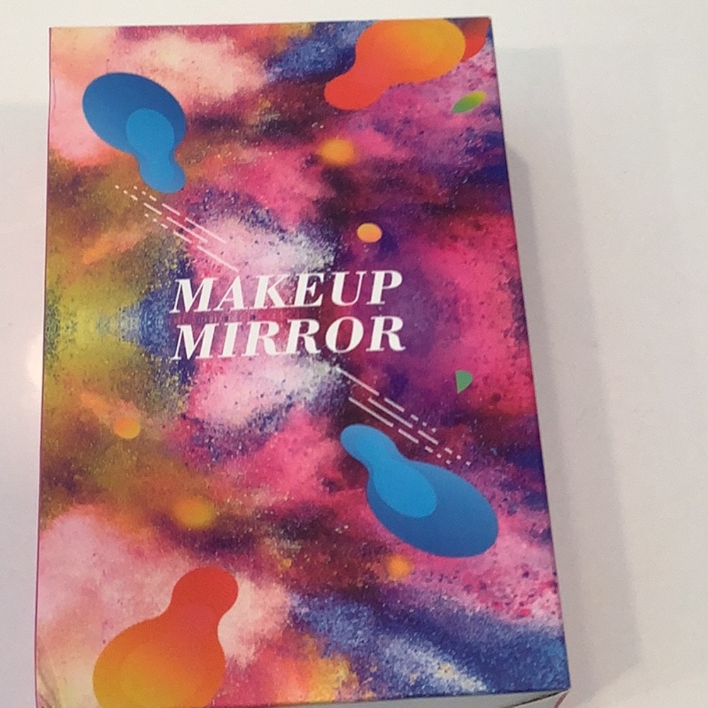 THREE PANEL LED LIGHTED MAKEUP MIRROR